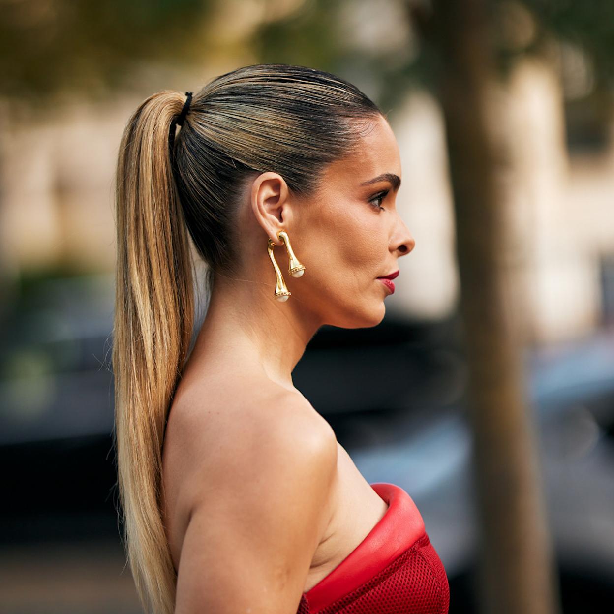 Pendientes largos y arreglados para lucir en Nochevieja