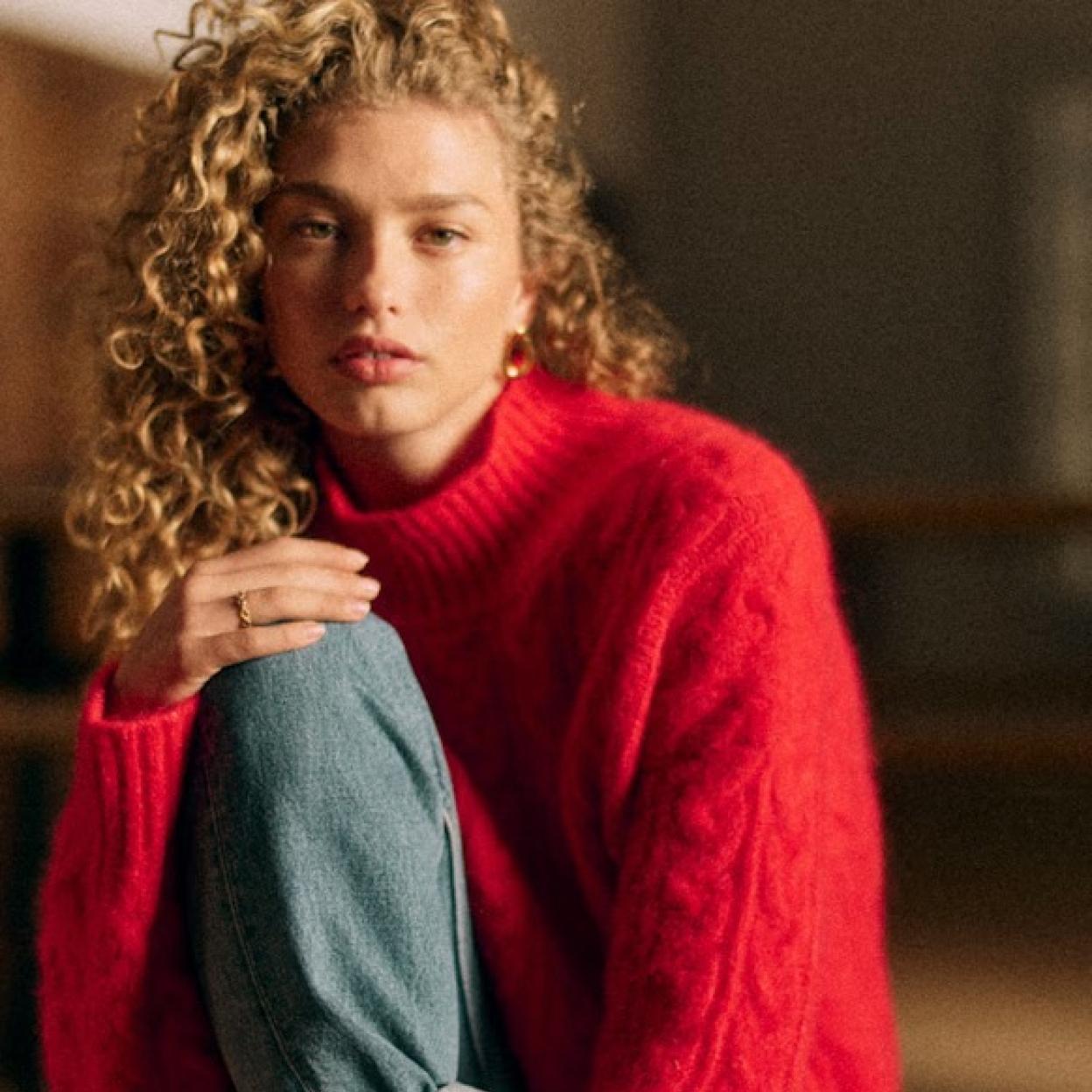 Es tiempo de estrenar los jerséis más cálidos y elegantes de la nueva temporada.