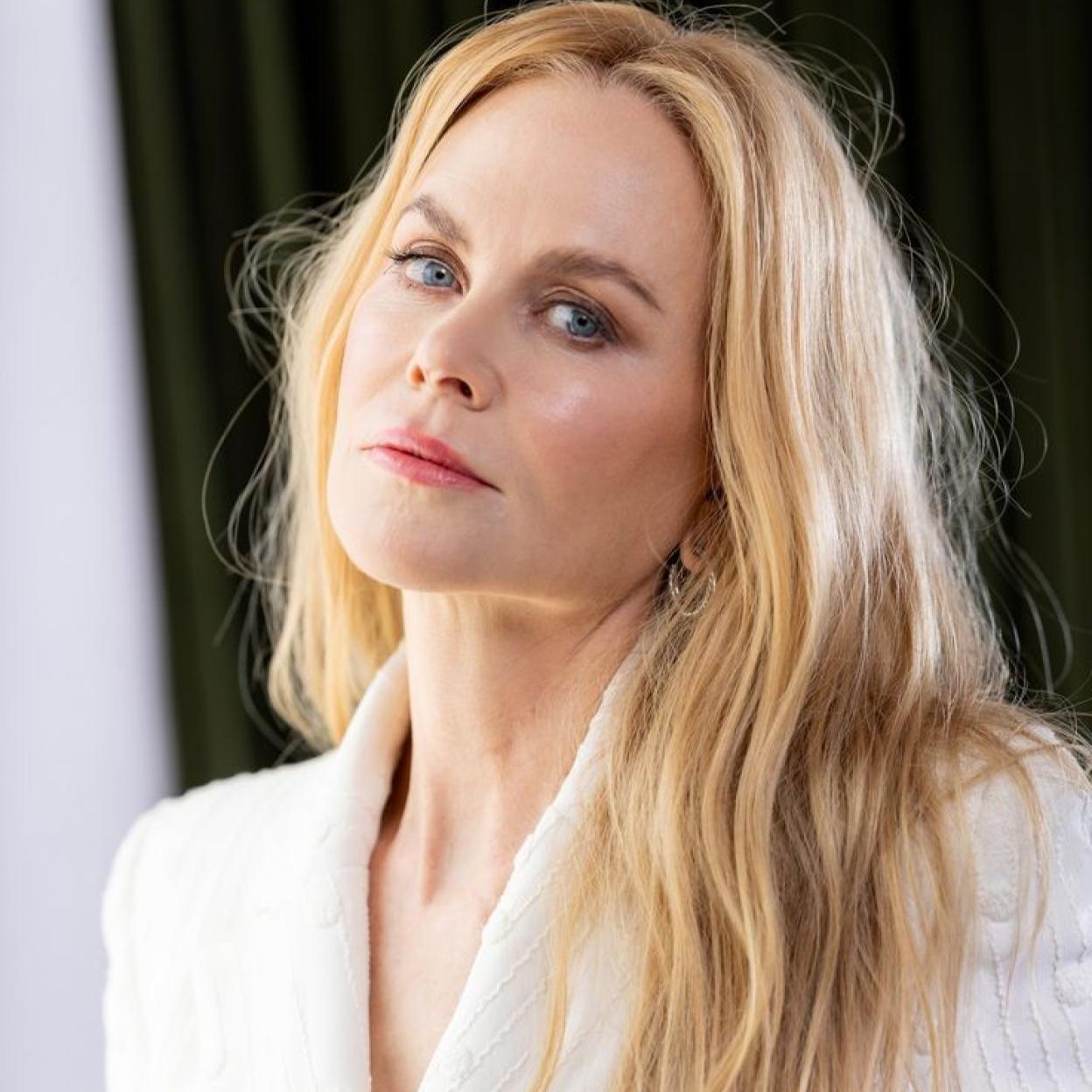 Nicole Kidman con piel madura lisa