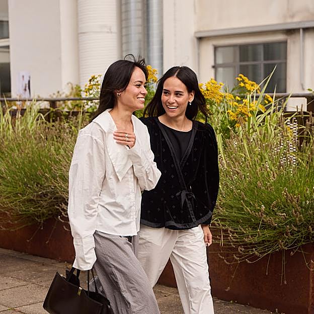 Este 2025 rescatarás tus camisas de cuello bobo más románticas