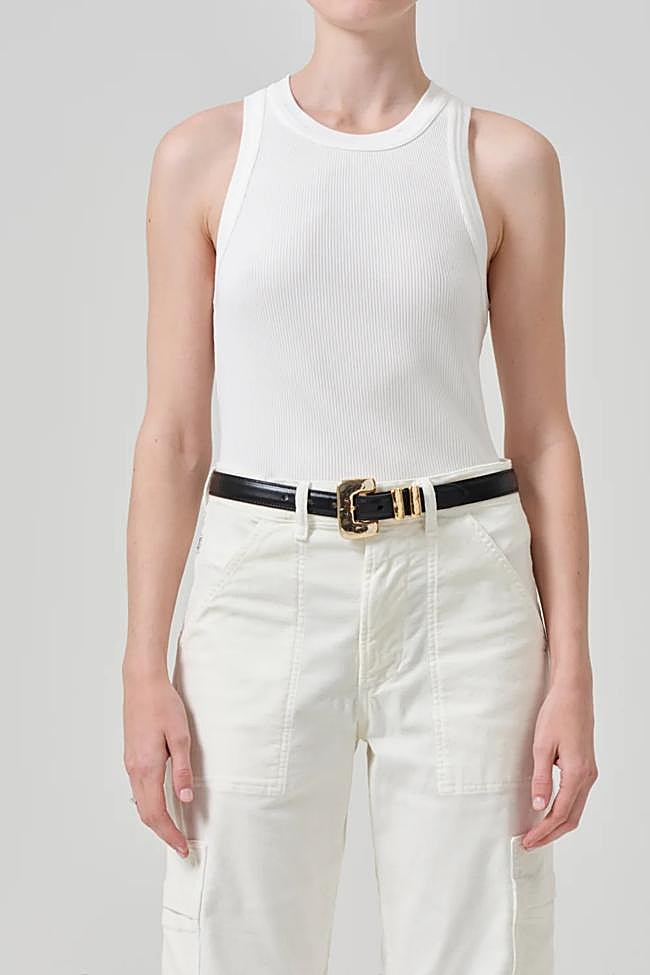 Camiseta blanca con escote halter de Citizens of Humanity.