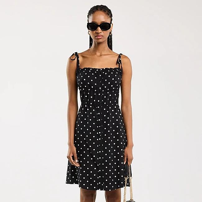 Vestido negro corto de Big Star, a la venta en Zalando, 61,99 euros.