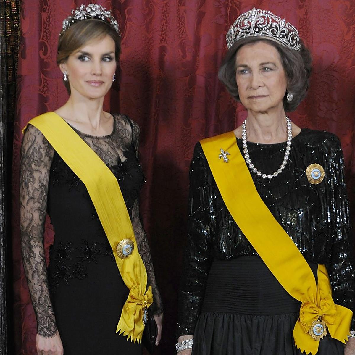 Doña Letizia y la reina Sofía, durante la última cena de Estado de don Juan Carlos I en 2014.