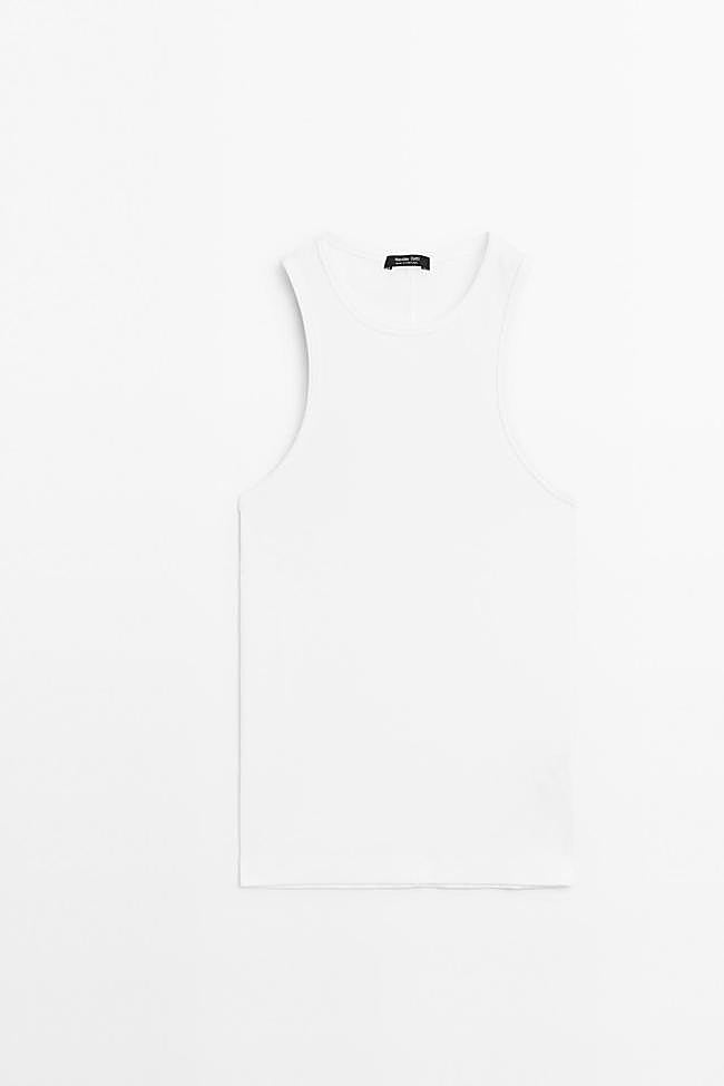Camiseta con escote halter en blanco de Massimo Dutti.