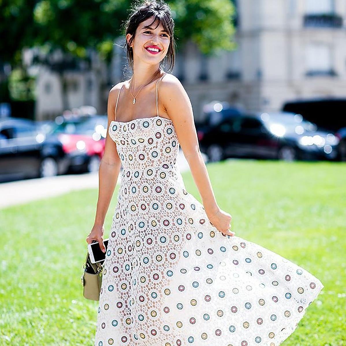 Influencer con vestido de verano