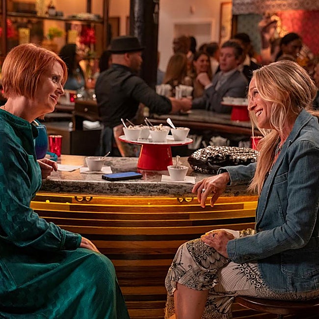 Miranda (Cynthia Nixon) y Carrie (Sarah Jessica Parker) en una escena de la serie.