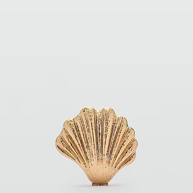 Bolso metálico en forma de concha