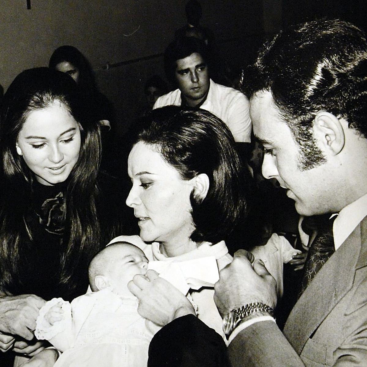 Carlos Iglesias, a la derecha, en el bautizo de su sobrina, Chabeli Iglesias.