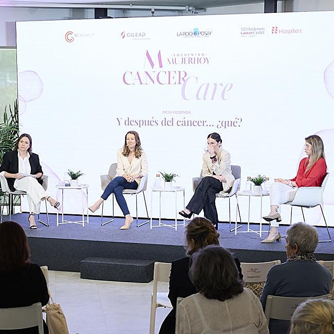 En la tercera mesa redonda, Fátima Castaño, psicooncóloga de MD Anderson Cancer Center Madrid-Hospiten; Beatriz Guerrero, directora del Grupo Ángela Navarro, y Marta Martí, Medical Liaison&GCA Academy de GC Aesthetics, respondieron a la pregunta 'Y después del cáncer… ¿qué?'.