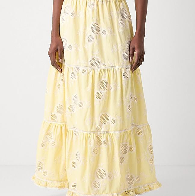 Falda amarilla con bordados