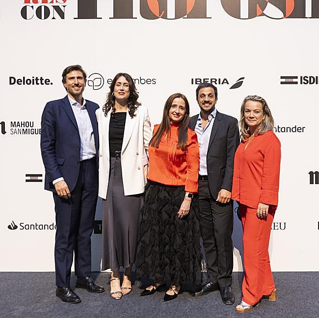 El equipo de Novartis: Avelino José Gaya, Access & Solutions Lead; María Gálvez, Corporate Affairs Lead; María Lluisa Benlloch, Corporate Comunications Lead; Paco Lolago, director de Comunicación Corporativa; y Nuria González, Market Acces and Innovate Solutions Head.