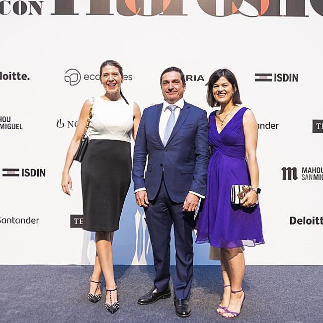 Pablo Rodríguez Añino, vicepresidente de Salesforce, con su equipo.