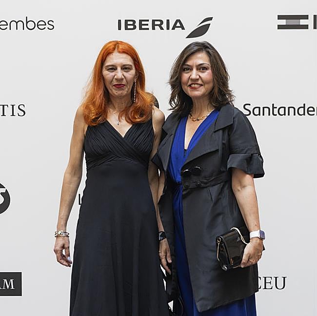 Michela Romani, del departamento de Comunicación Externa, y Patricia Colino, directora de Comunicación y Relaciones Institucionales de Santander España.