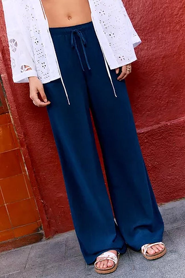 Pantalones con lino Stradivarius.