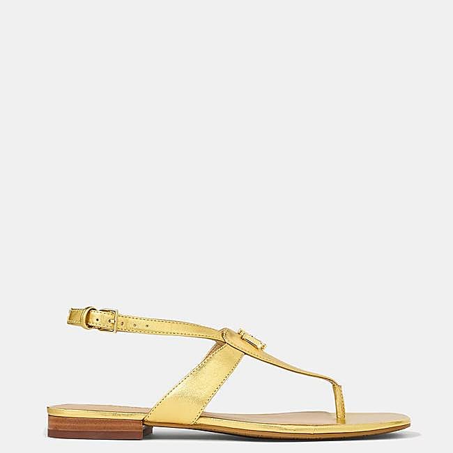 Sandalia dorada de Ralph Lauren, 149 euros.