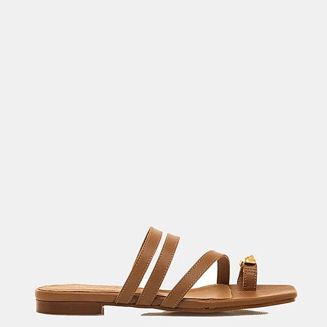 Sandalias marrones de Mustang, 70 euros.