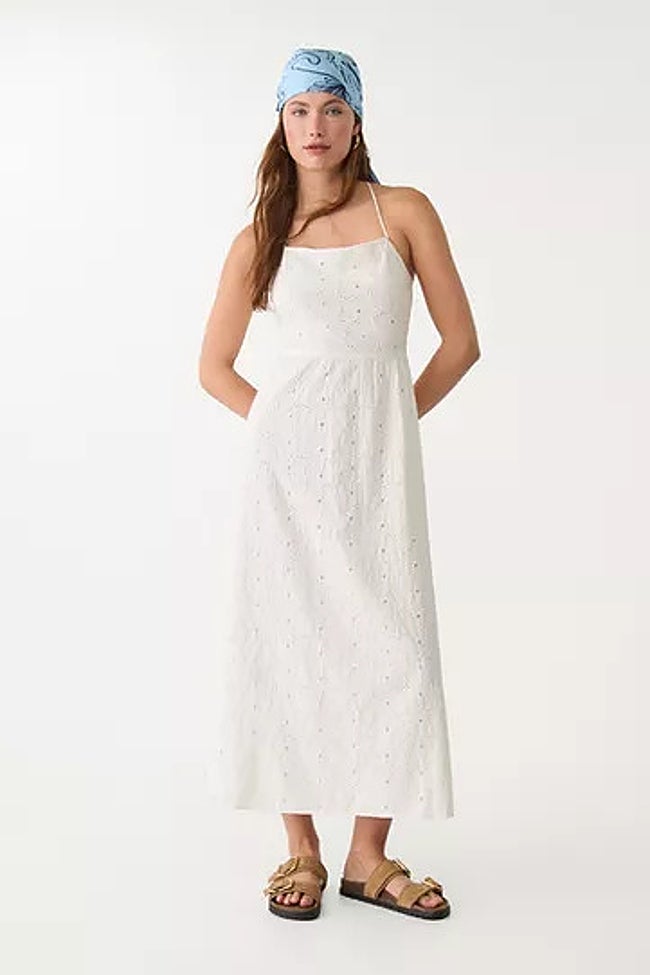 Vestido bordado halter Stradivarius.