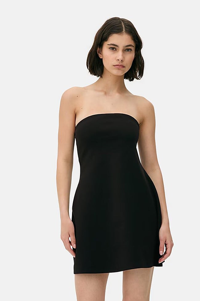 Vestido corto minimalista Primark.