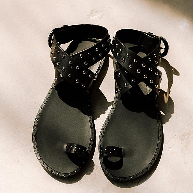 Sandalias de piel con tachuelas de Mas34.