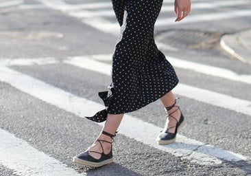 A todas les gustan las alpargatas con cordones que llevarás con todos tus looks de verano 2025