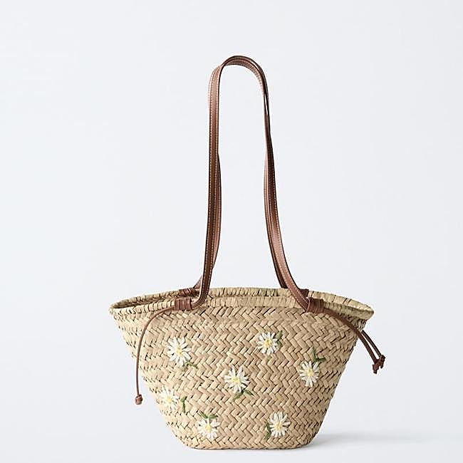 Capazo de rafia mini con flores y asas largas