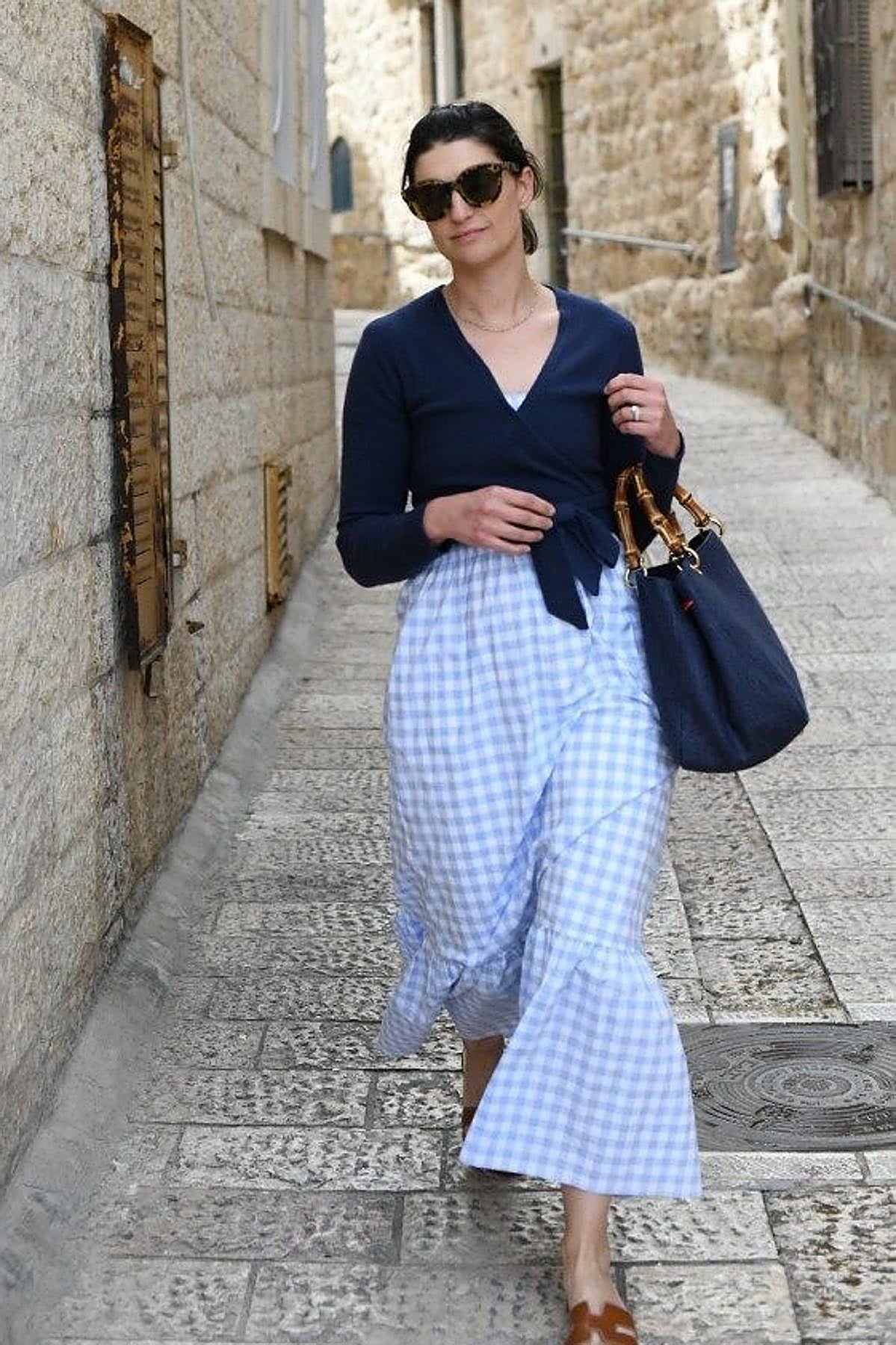 Influencer con falda de vichy