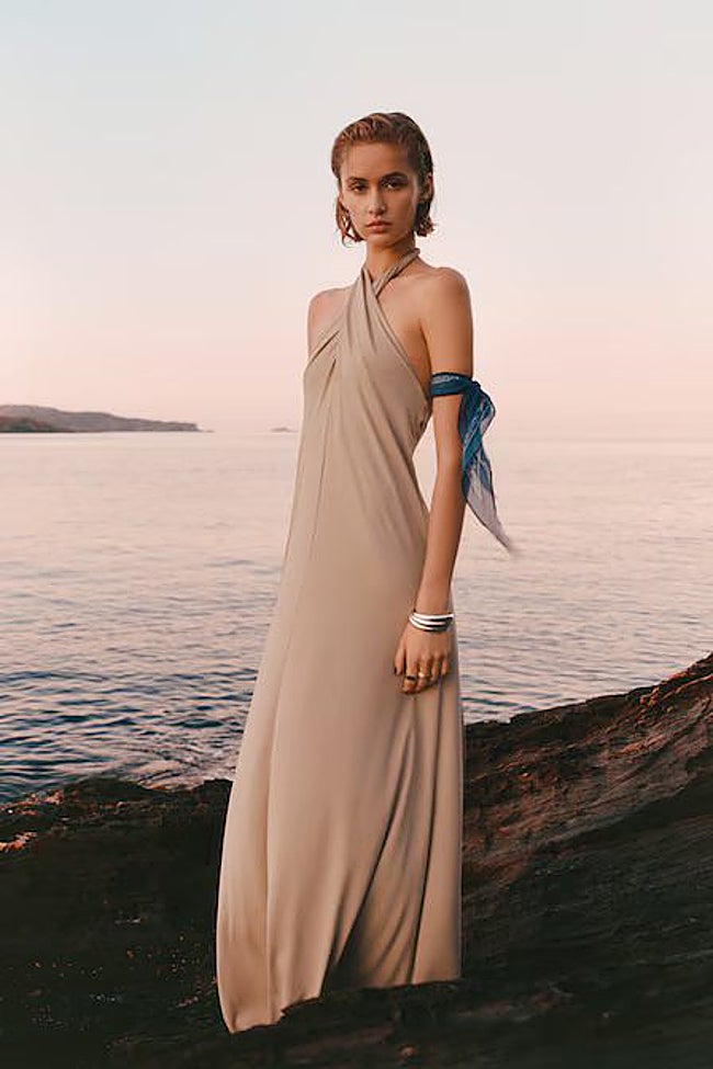 Vestido largo halter Mango.