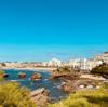 Esta es la ciudad donde se inventó el surf europeo: está en el norte de España y es el destino más cool del Atlántico