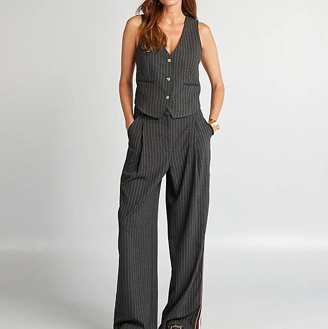 Traje con raya diplomática