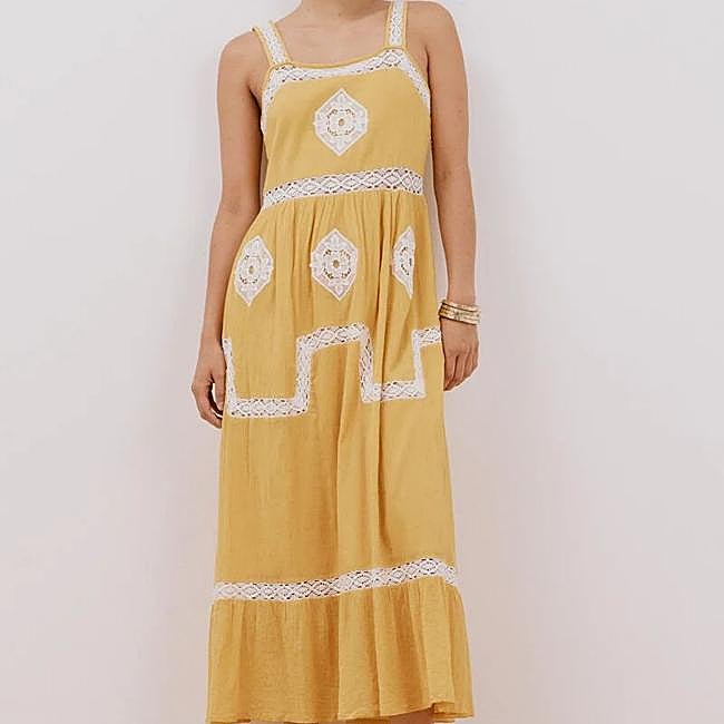 Vestido de tirantes bordado con puntillas