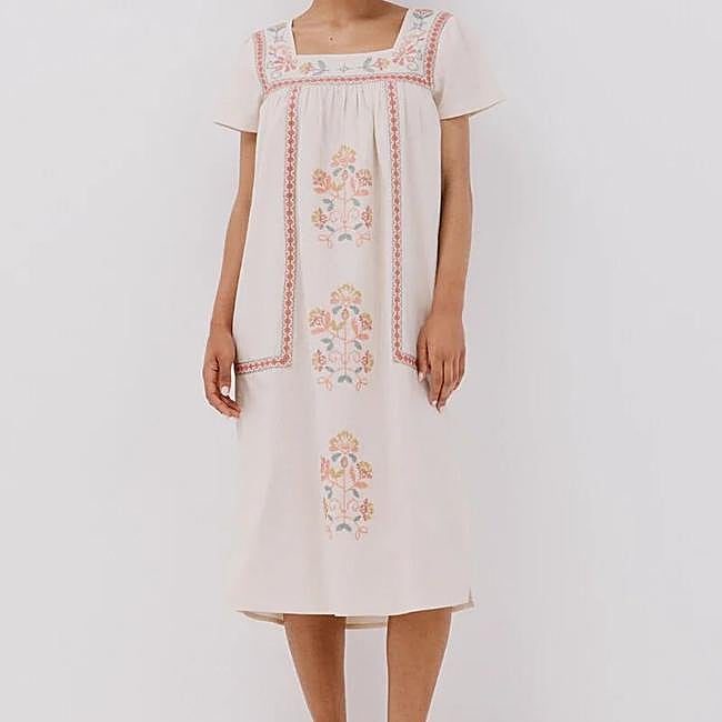 Vestido túnica con bordado de flores