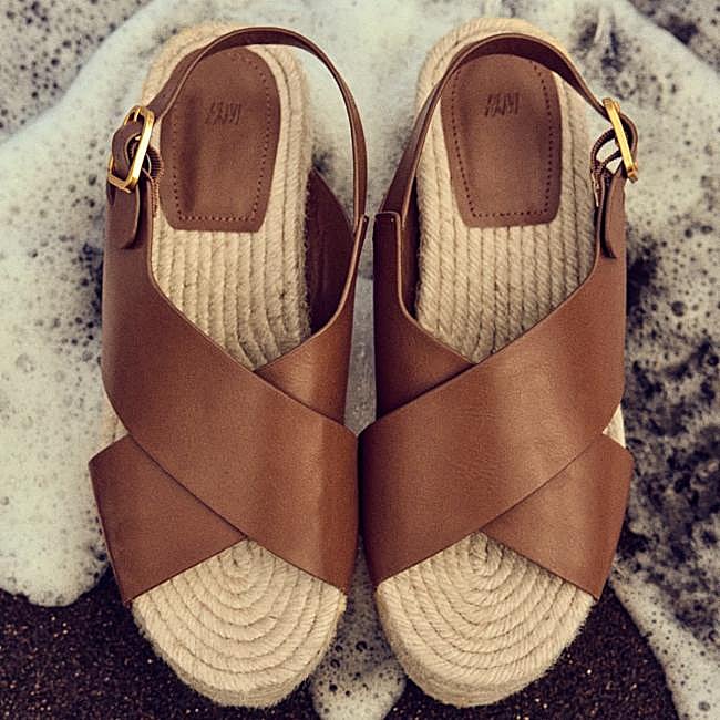 Alpargatas de cuña de H&M (44,99 euros)