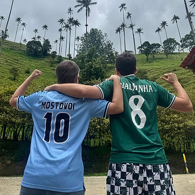 El presentador, presumiendo del Deportivo.