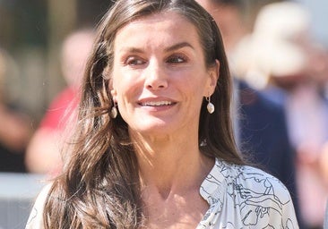 La reina Letizia con didadema.