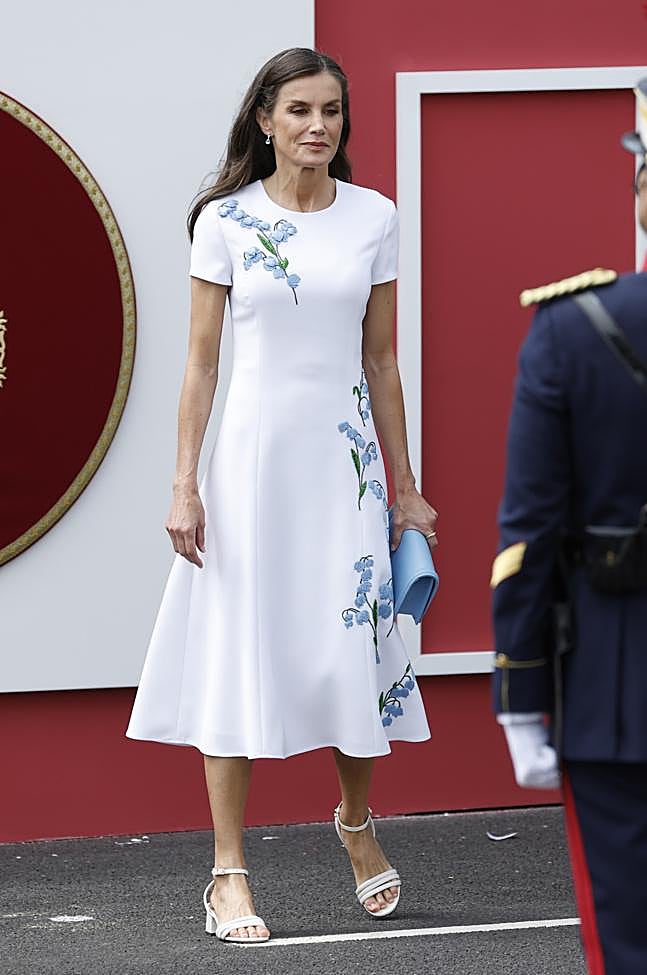 El look de la reina Letizia en el Día de las Fuerzas Armadas