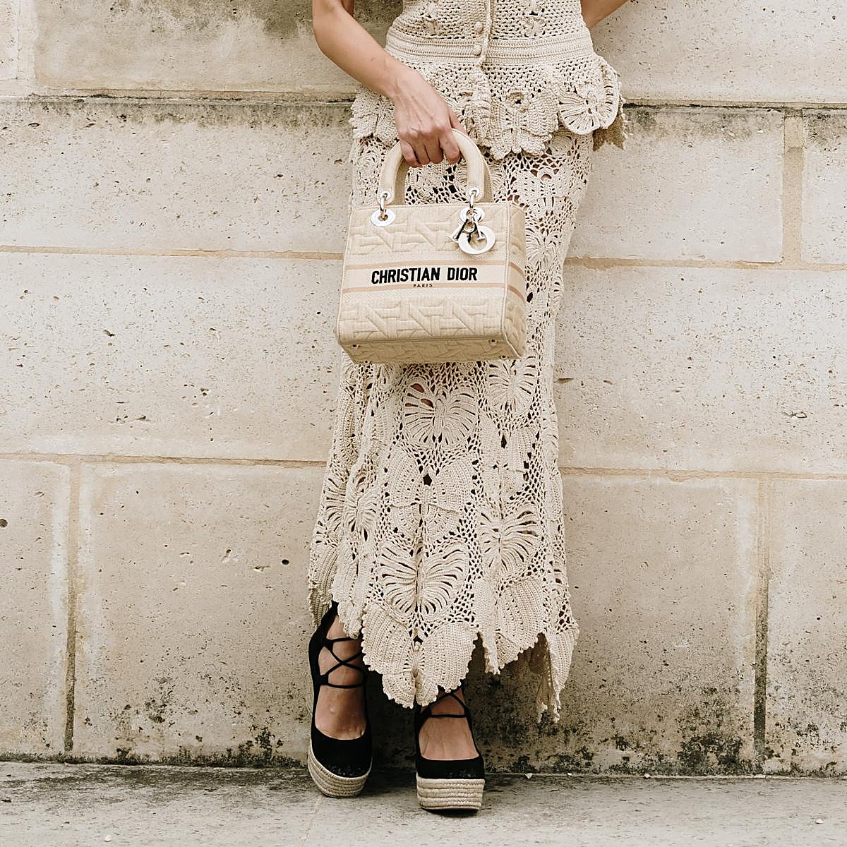 Estas son las alpargatas de yute favoritas de las chicas en verano.