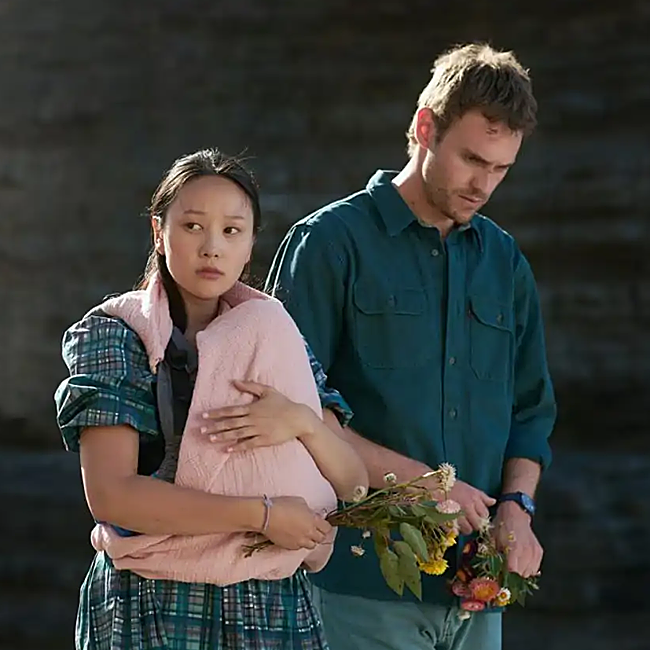 Mia (Yerin Ha) y Keiran (Charlie Vickers) aún no han logrado superar lo que sucedió quince años atrás.