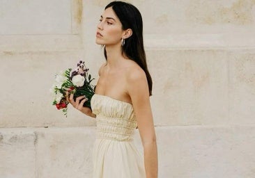 Los vestidos palabra de honor se convertirán en tu prenda comodín del verano