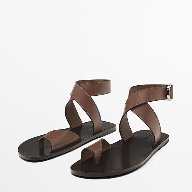 Sandalias de dedo cruzadas en cuero