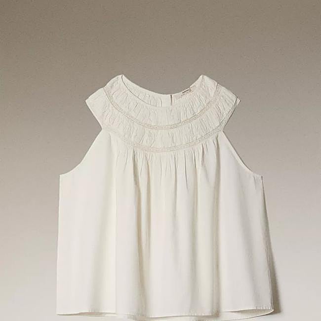 Top con cuello halter y fruncido de Zara Home.