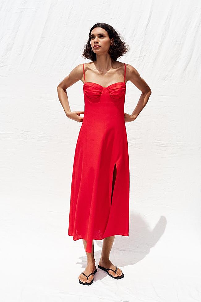 Vestido rojo de Zara (39,99 euros)