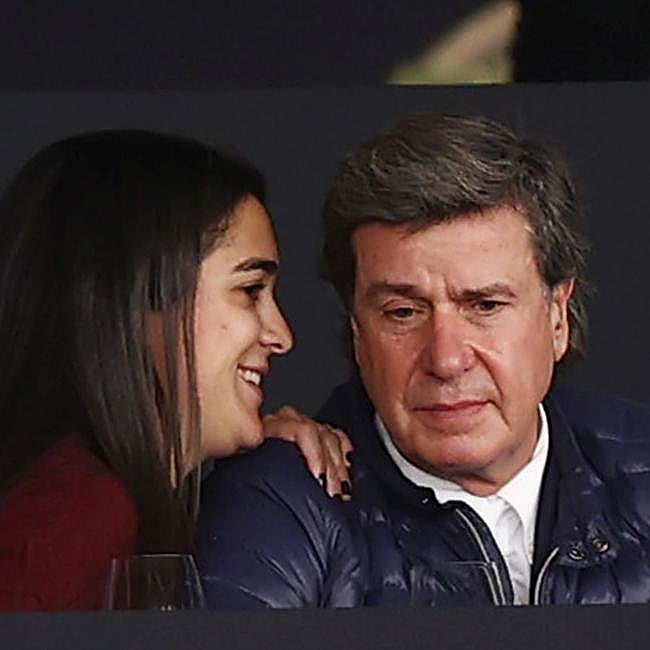 Bárbara Mirjan, con Cayetano Martínez de Irujo, en una competición hípica.