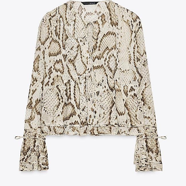 El estampado animal: Camisa con estampado animal de Zara (49,99 euros)