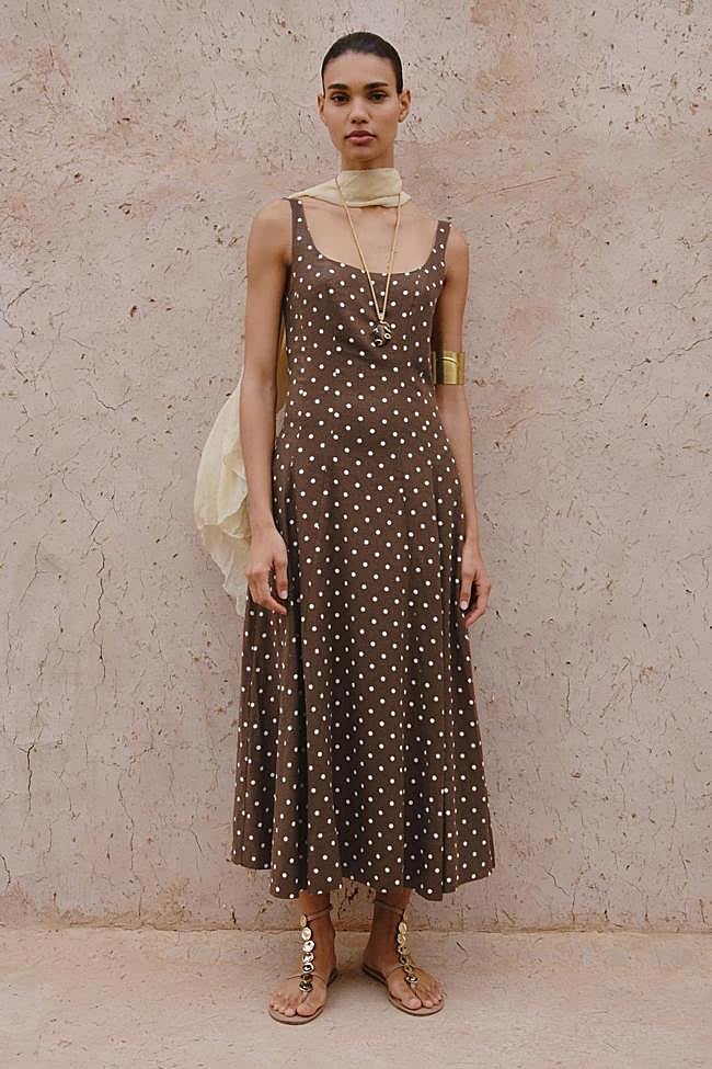 El vestido midi: Vestido estampado de lunares de Zara (39,95 euros)