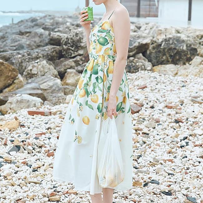 Vestido midi con estampado de limones