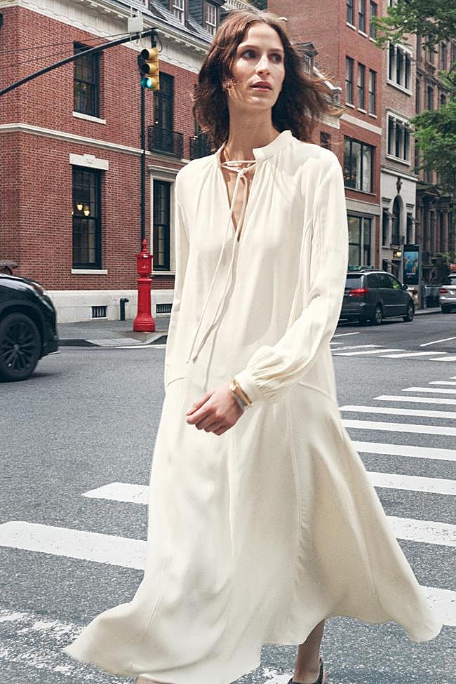 Vestido blanco de Zara (59,99 euros)