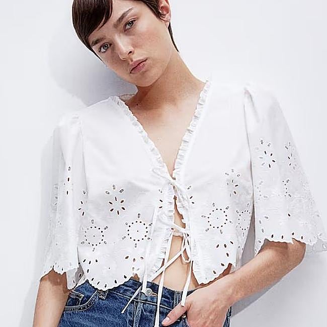 Top bordado con mangas