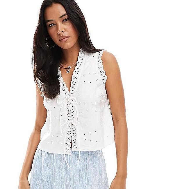 Chaleco bordado de popelina