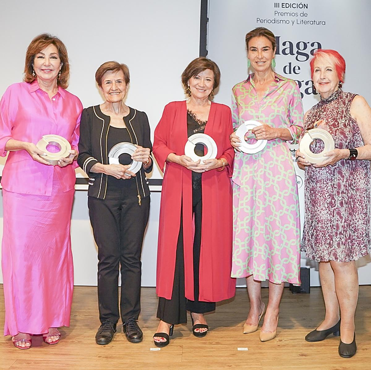 Ana Rosa Quintana, Adela Cortina, Nativel Preciado, Carmen Posadas y Rosa María Calaf, las premiadas de la III Edición de los Premios Maga de Magas.