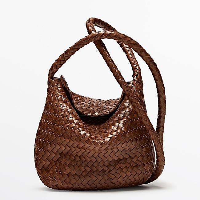 Bolso marrón chocolate de Massimo Dutti, 129 euros.